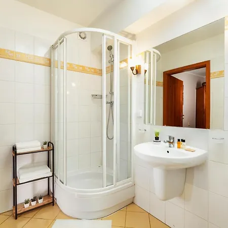 Toscania-check In 24h Bed & Breakfast Poznan