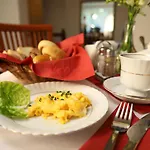 Couette-café Toscania-check In 24h 3*