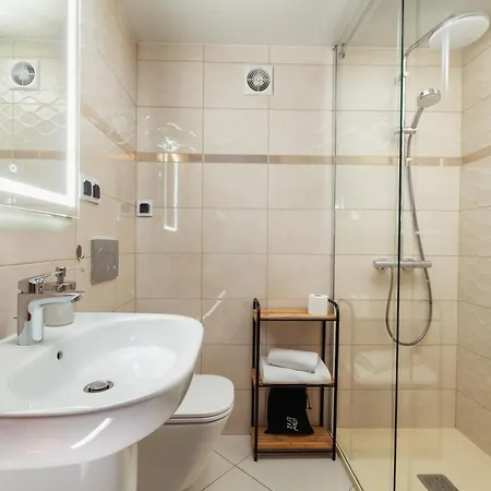 Couette-café Toscania-check In 24h 3*